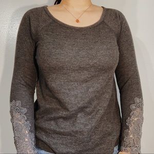 ★ AMERICAN EAGLE OUTFITTERS LACE SLEEVE TOP